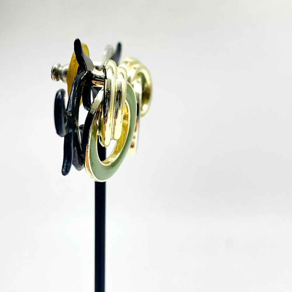 Green Enamel Gold Tone Swirl Pierced Earrings Oval Statement Retro Style